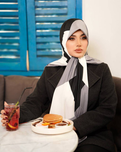 روسری طوسی مشکی سفید