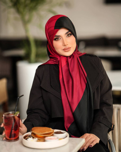 ابریشم ژاکارد مشکی قرمز