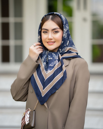 روسری نخی سورمه ای پروانه سایز ۱۰۰