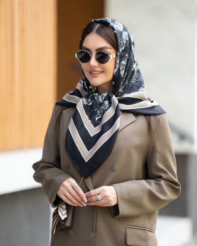 روسری نخی پروانه مشکی سایز ۱۰۰