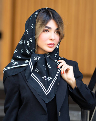 روسری نخی مشکی طرح پاپیون سایز ۱۰۰