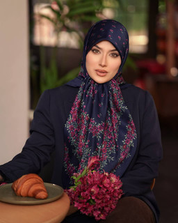 روسری ابریشم توییل گل ریز رنگ سورمه ای