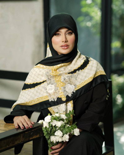 روسری نخی مشکی کرم