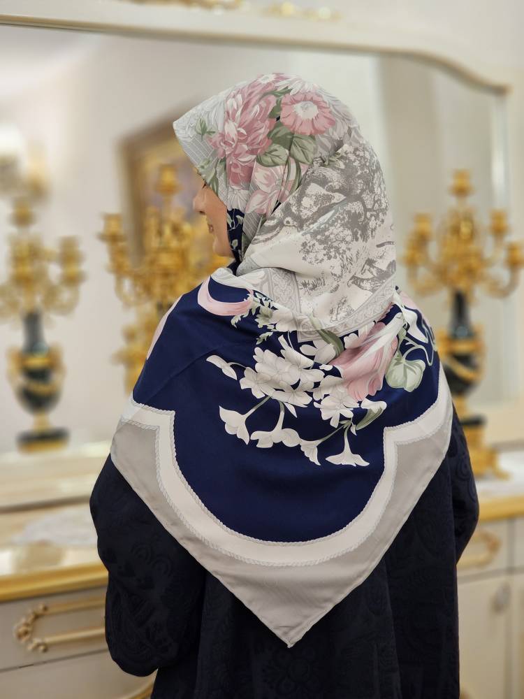 روسری ابریشم ژاکارد سورمه ای کرم