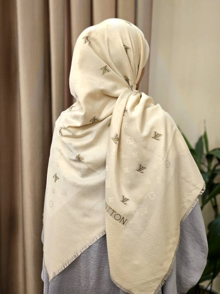روسری نخ کشمیر طلاکوب رنگ شیری
