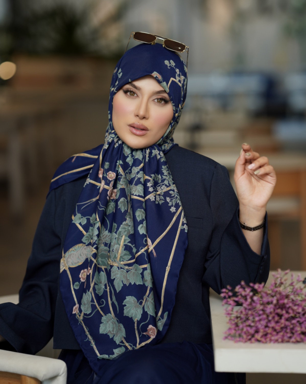 روسری نخ وال رنگ سورمه ای طرح گنجشک