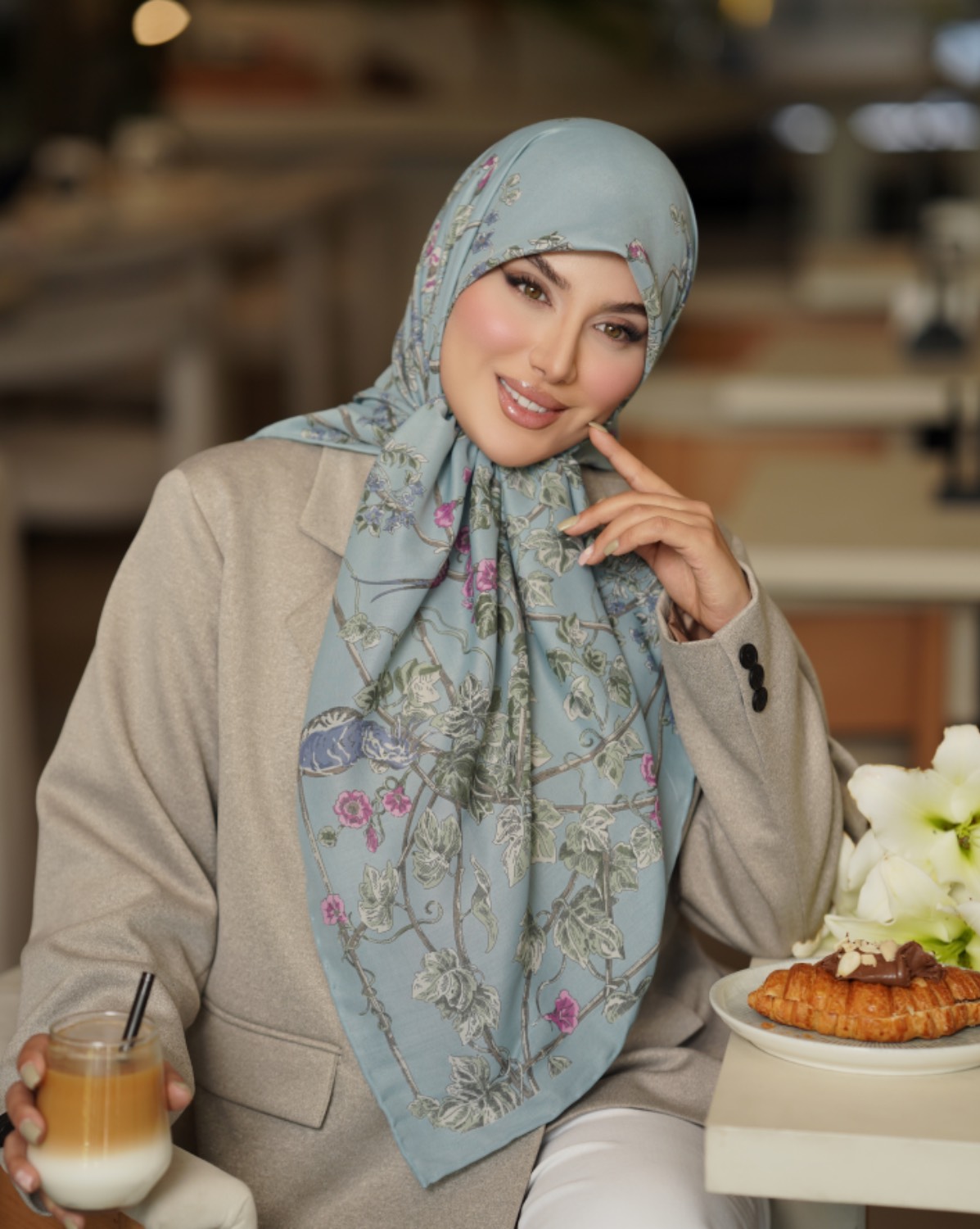 روسری نخ وال آبی طرح گنجشک