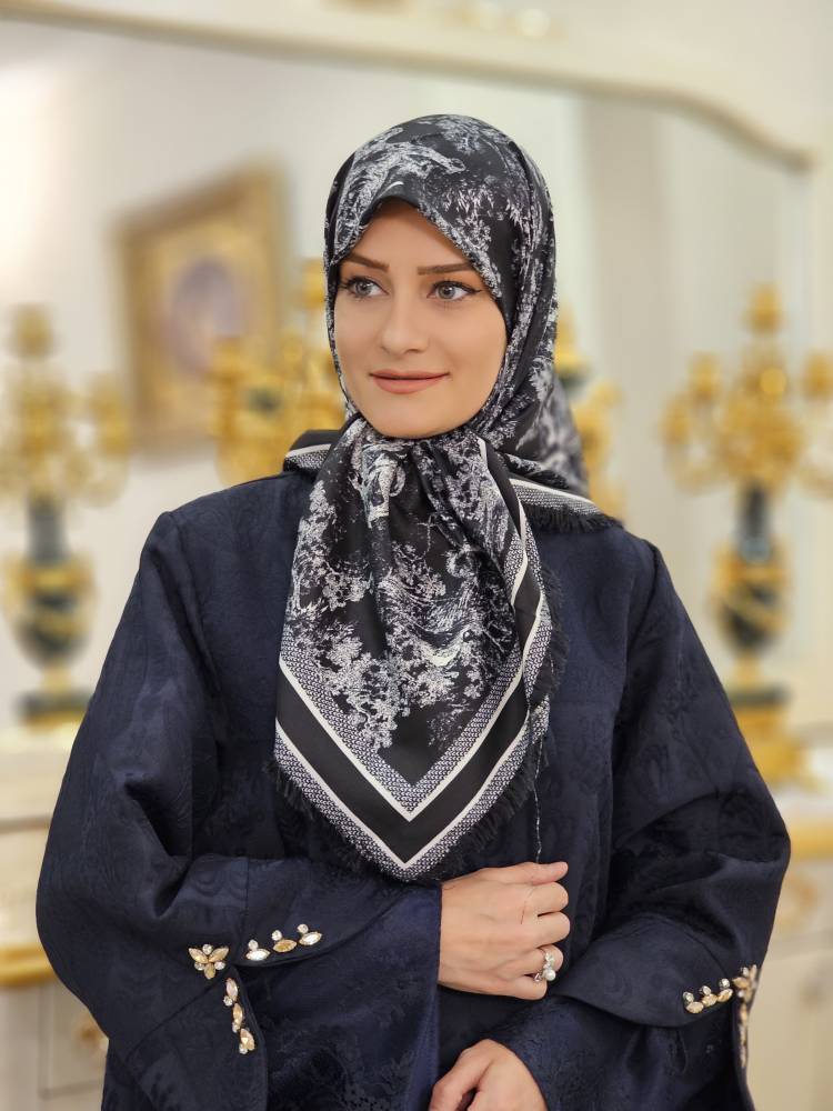 روسری ابریشم ریشه سوزنی مشکی سفید سایز ۹۰