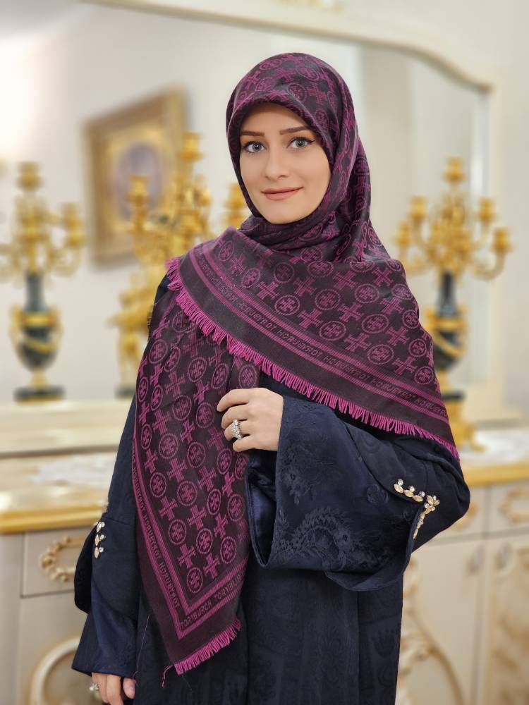 روسری لمه دار رنگ سرخابی مشکی سایز ۱۲۰