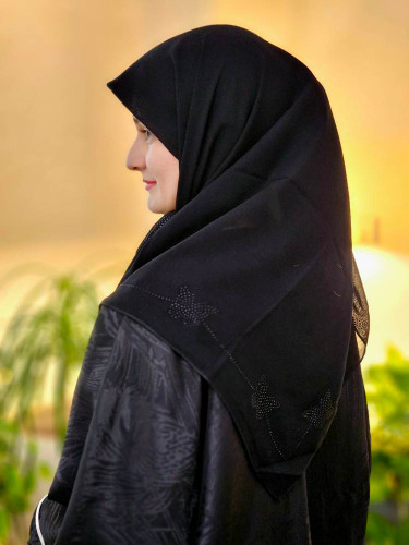 روسری مشکی کرپ حریر نگین دار سایز ۱۰۰ طرح پروانه