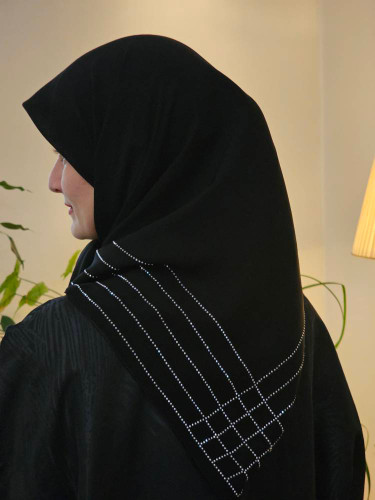 روسری کرپ حریر مشکی نگین دار سایز ۱۰۰