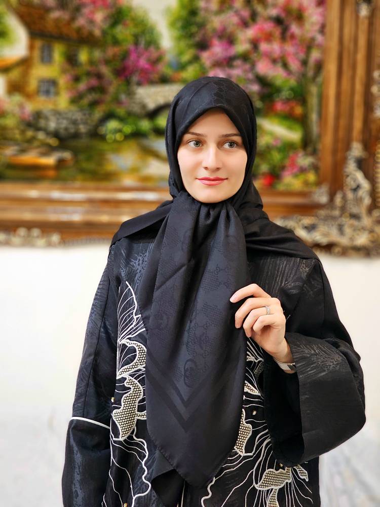 روسری مشکی گوچی ژاکارد وارداتی سایز ۱۱۵