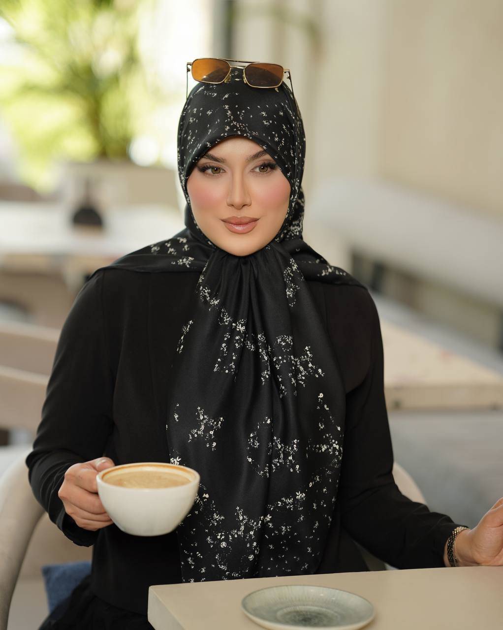 روسری ابریشم توییل مشکی سفید