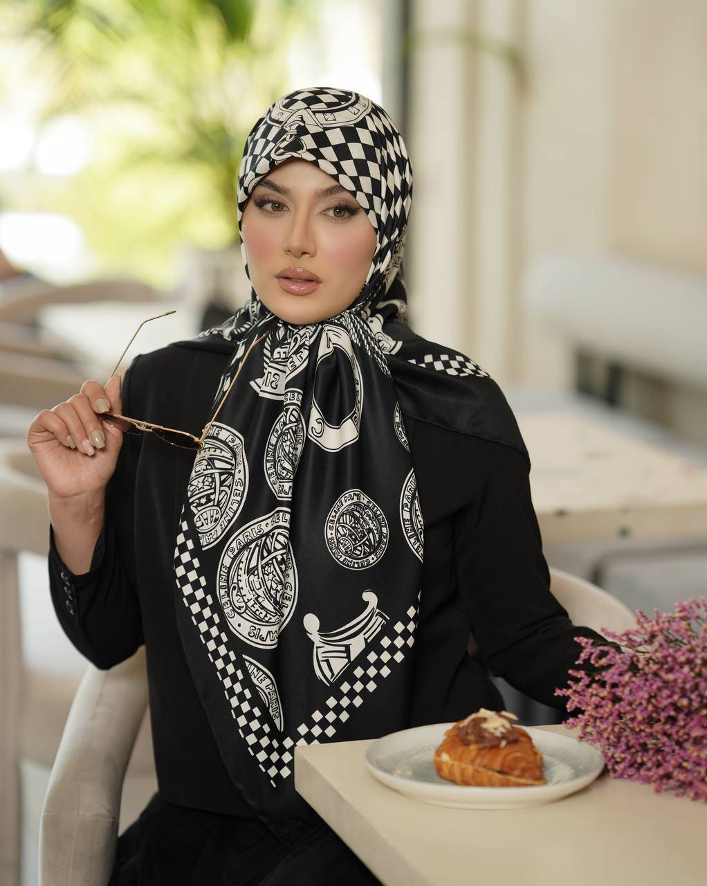 روسری ابریشم توییل مشکی سفید
