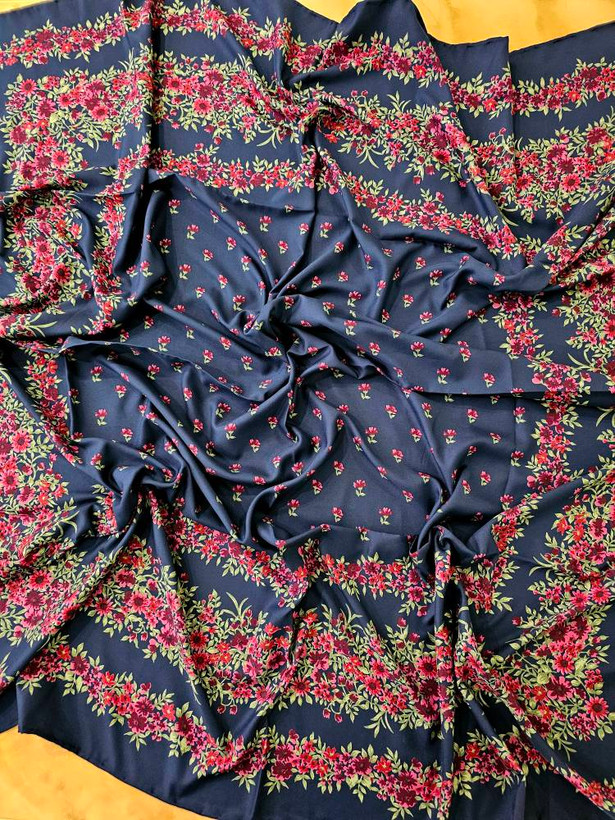 روسری ابریشم توییل گل ریز رنگ سورمه ای