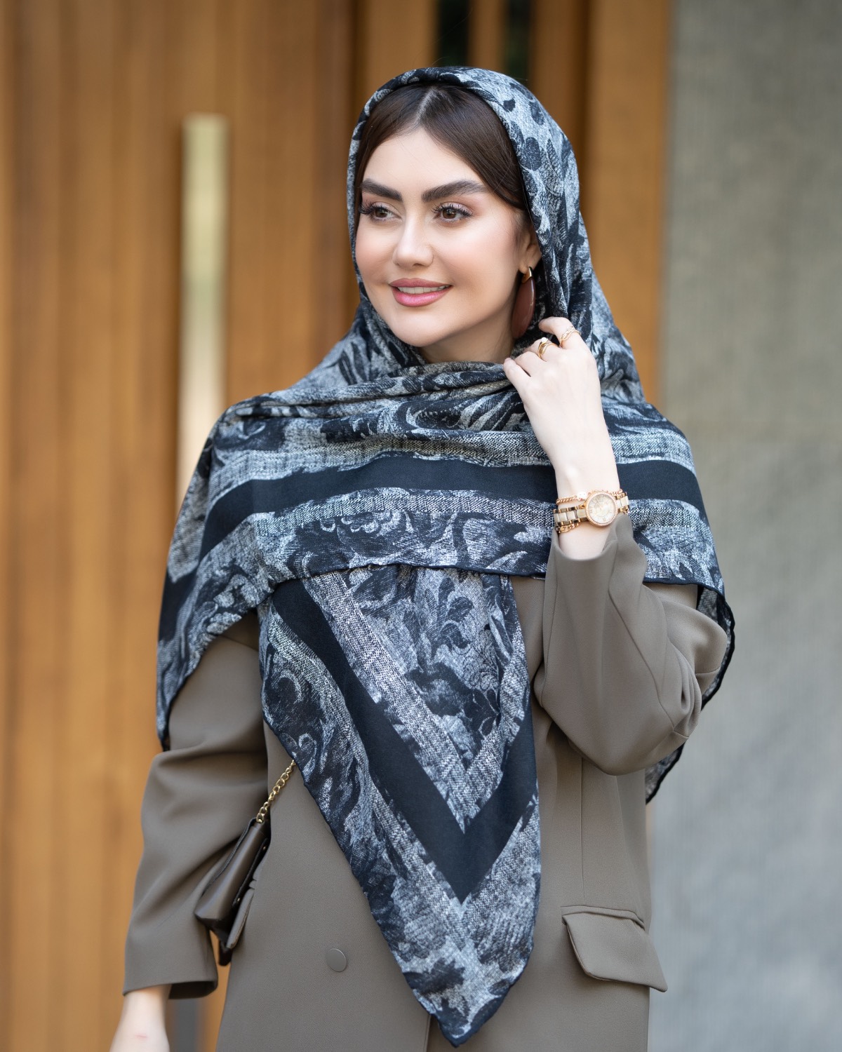 روسری نخی سفید مشکی