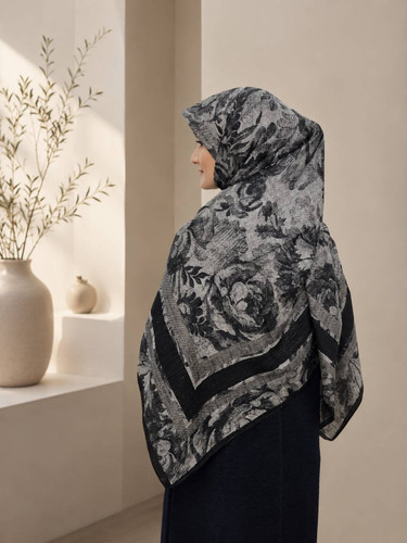 روسری نخ لمه رنگ مشکی کرم