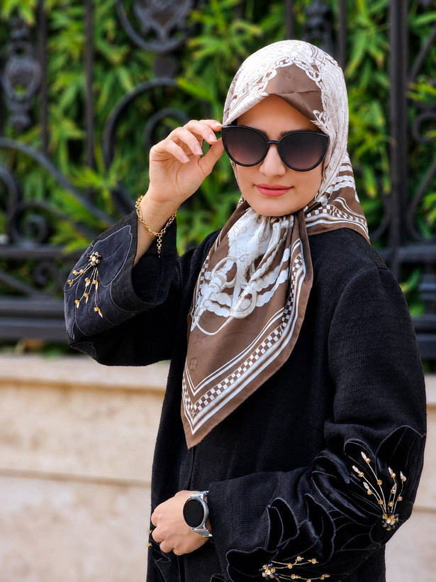 روسری ابریشم ژاکارد موکا کرم سایز ۹۰ طرح ال وی | هانیل استایل