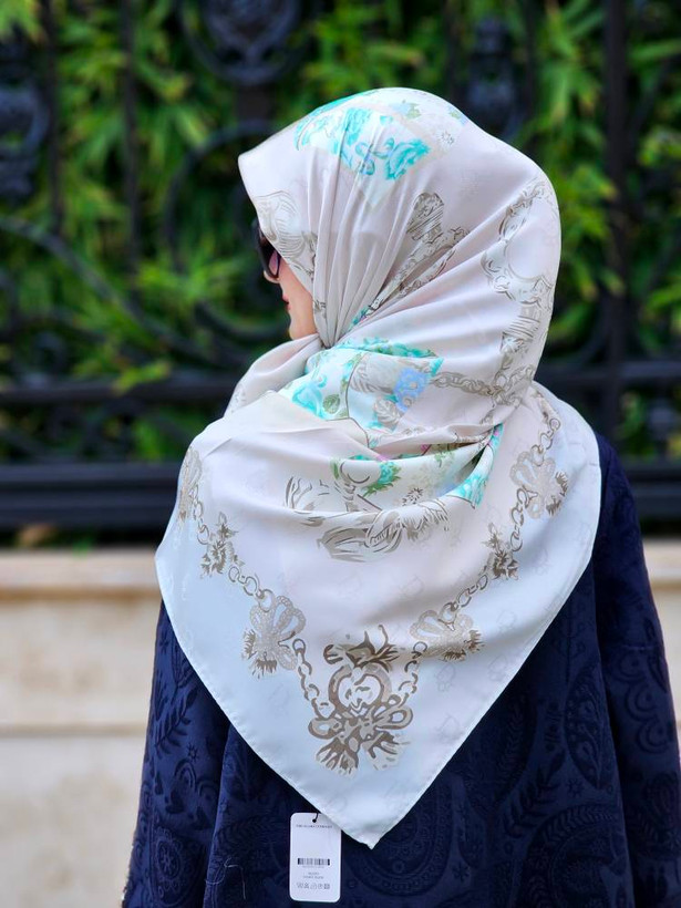 روسری ابریشم ژاکارد دیور رنگ پنکیکی سایز ۱۳۰