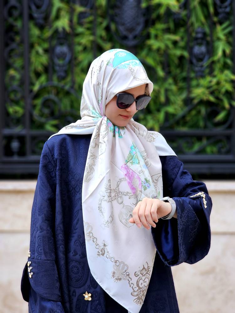 روسری ابریشم ژاکارد دیور رنگ پنکیکی سایز ۱۳۰