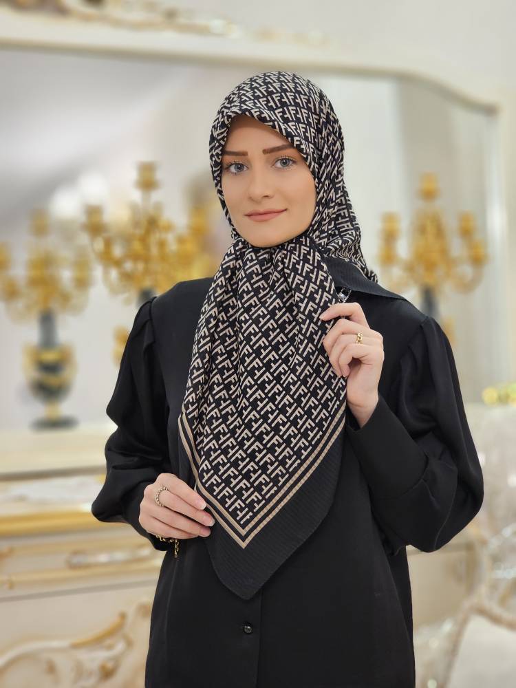 روسری نخی اسکالر فندی نسکافه ای مشکی سایز ۱۰۰