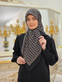 روسری نخی اسکالر فندی نسکافه ای مشکی سایز ۱۰۰