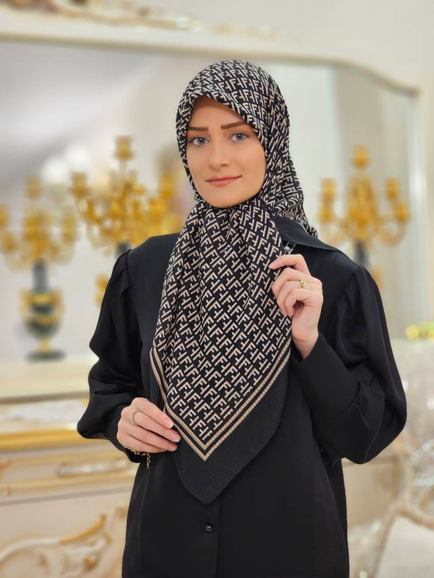 روسری نخی اسکالر فندی نسکافه ای مشکی سایز ۱۰۰
