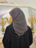 روسری نخی اسکالر فندی نسکافه ای مشکی سایز ۱۰۰