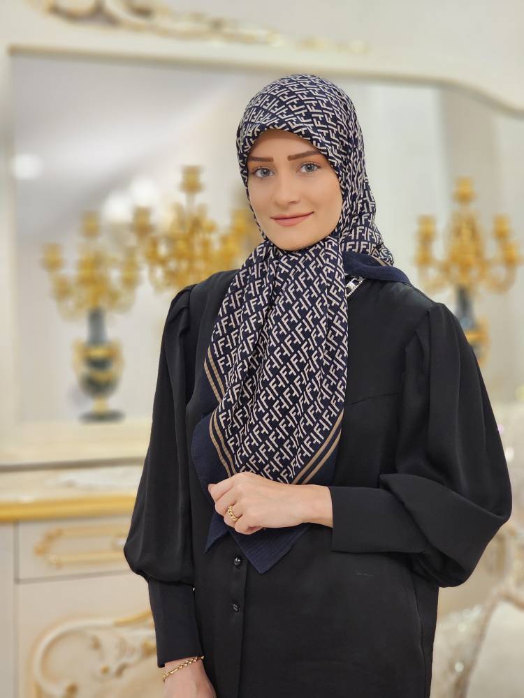 روسری نخی اسکالر فندی سرمه‌ای کرم سایز ۱۰۰