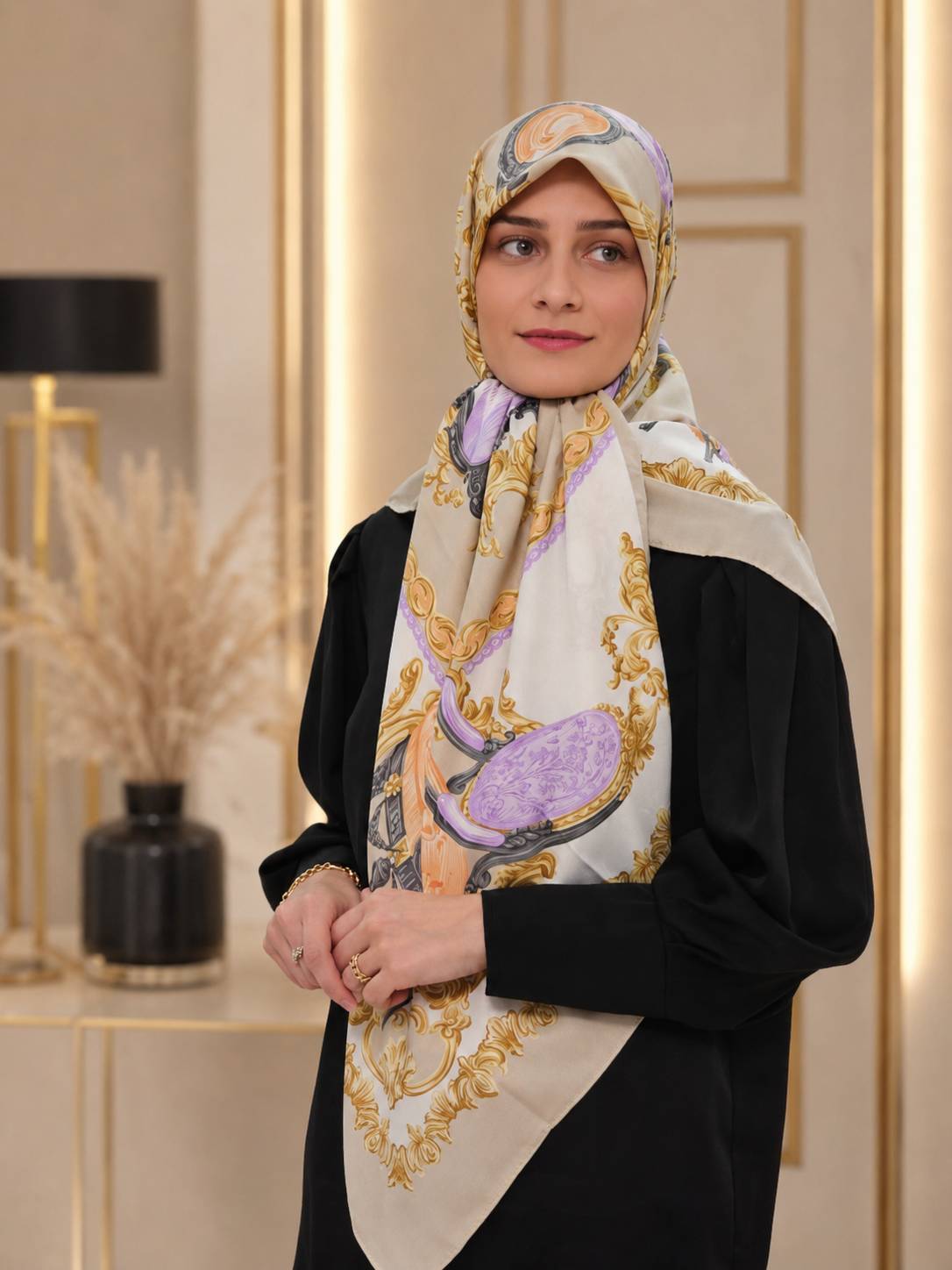 روسری ابریشم ژاکارد رنگ کرم وارداتی