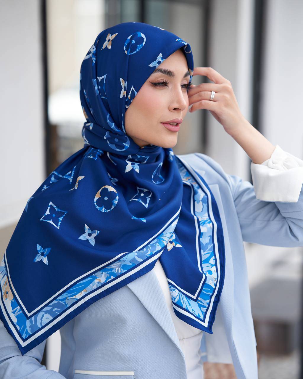 روسری ابریشم توییل وارداتی های کوالیتی سایز ۱۱۰ سرمه ای