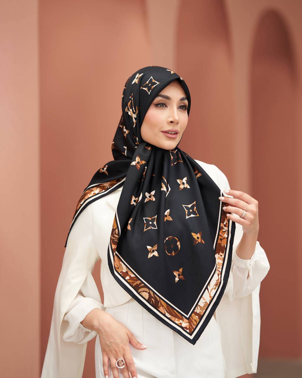 خرید روسری ابریشم توییل وارداتی های کوالیتی ال وی سایز ۱۱۰ مشکی
