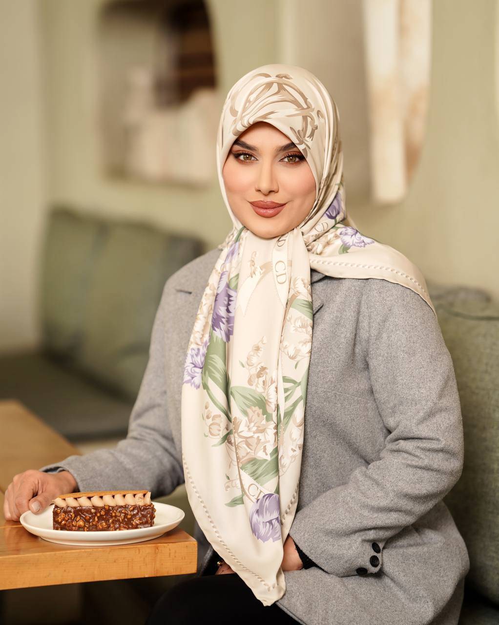 روسری ابریشم توییل نرم و لطیف سایز ۱۳۰ رنگ کرم