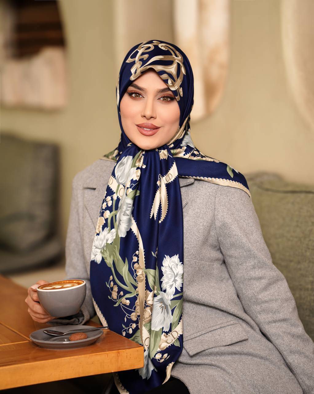روسری ابریشم توییل نرم و لطیف سایز ۱۳۰ رنگ سرمه ای