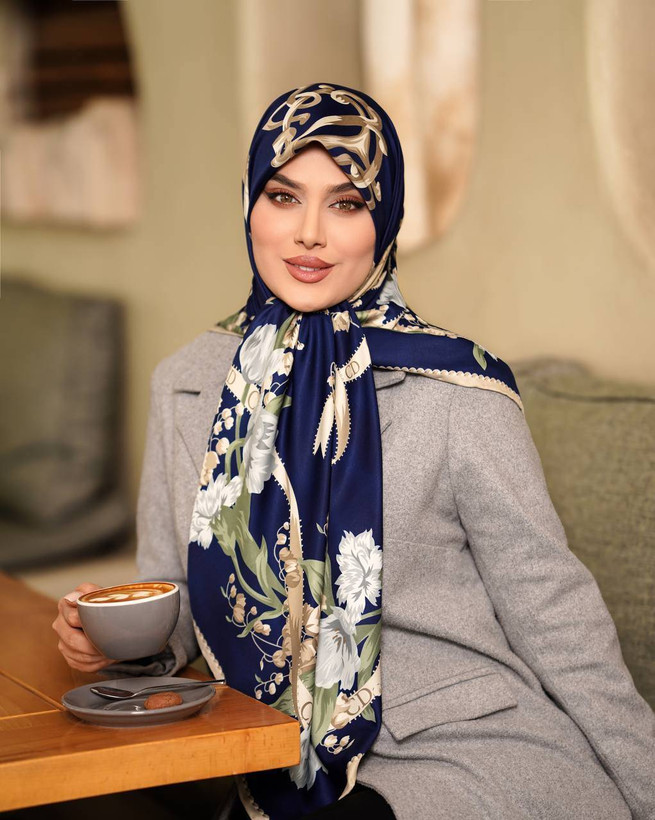 روسری ابریشم توییل نرم و لطیف سایز ۱۳۰ رنگ سرمه ای