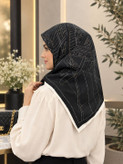 روسری ابریشم سایز ۹۰ کیفیت مستر وارداتی مشکی سفید