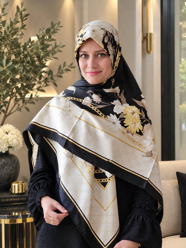 روسری ابریشم ژاکارد وارداتی مشکی کرم سایز ۱۴۰