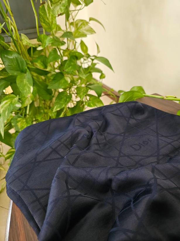 روسری نخی چهارفصل ژاکارد دورو سرمه ای سایز ۱۴۰