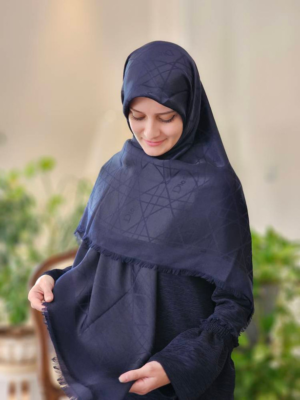 روسری نخی چهارفصل ژاکارد دورو سرمه ای سایز ۱۴۰