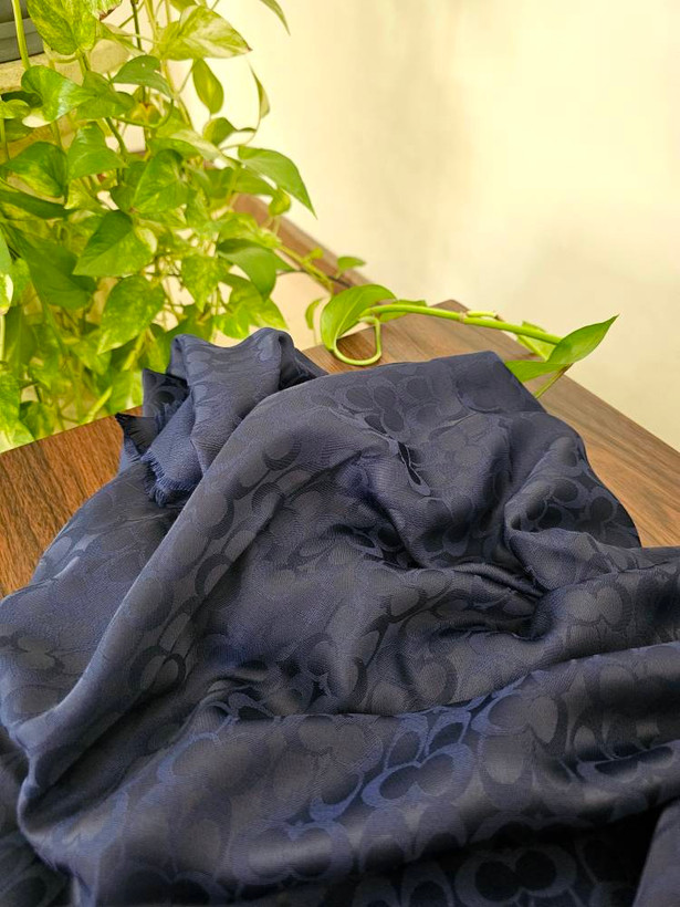روسری سرمه ای نخی چهارفصل ژاکارد سایز ۱۴۰ برند کوچ