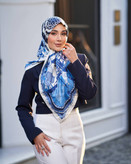 روسری ابریشم ژاکارد وارداتی آبی سفید سایز ۱۲۰