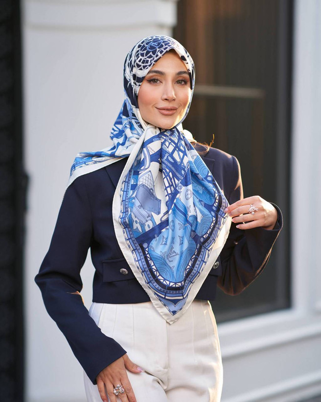 روسری ابریشم ژاکارد وارداتی آبی سفید سایز ۱۲۰