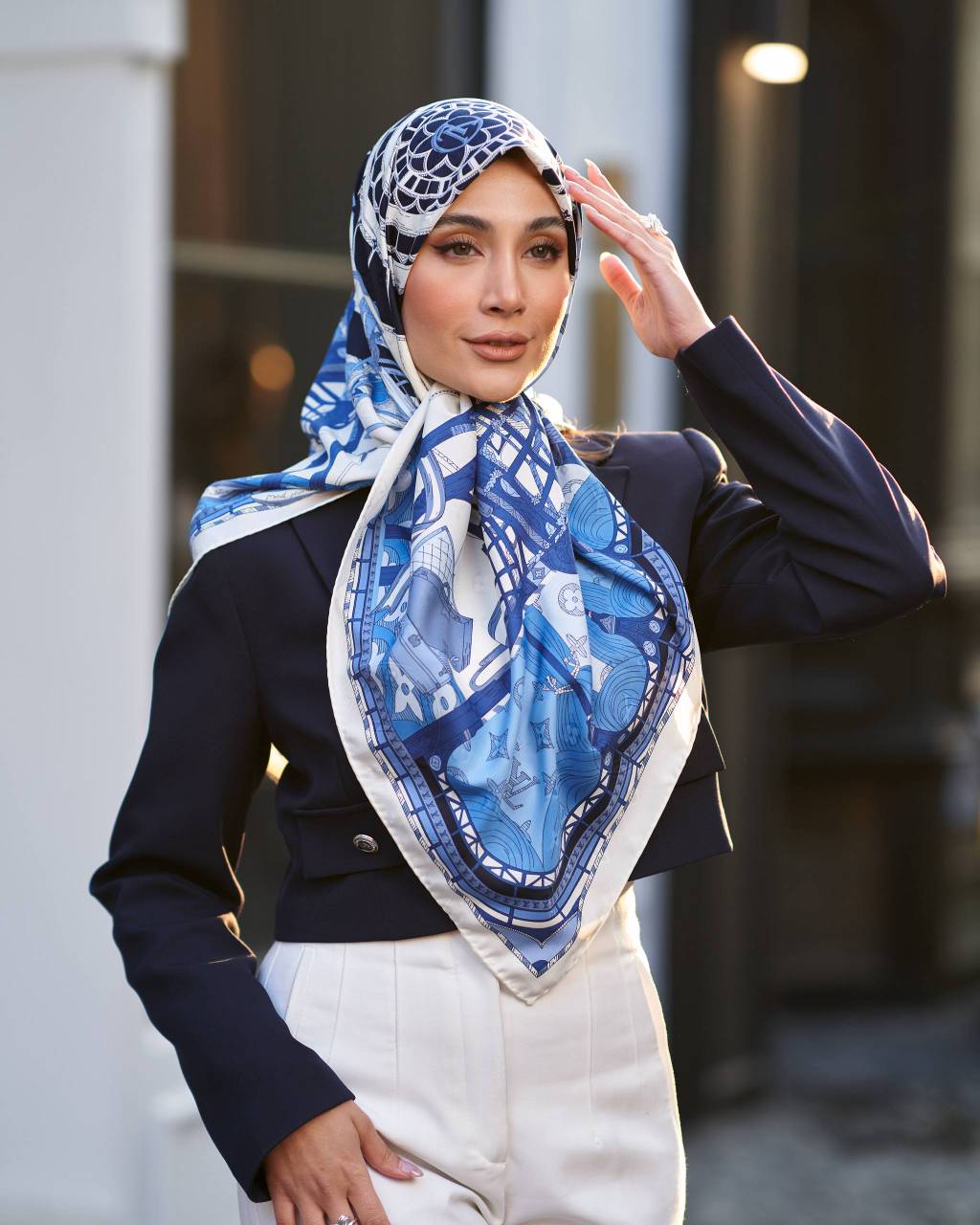 روسری ابریشم ژاکارد وارداتی آبی سفید سایز ۱۲۰