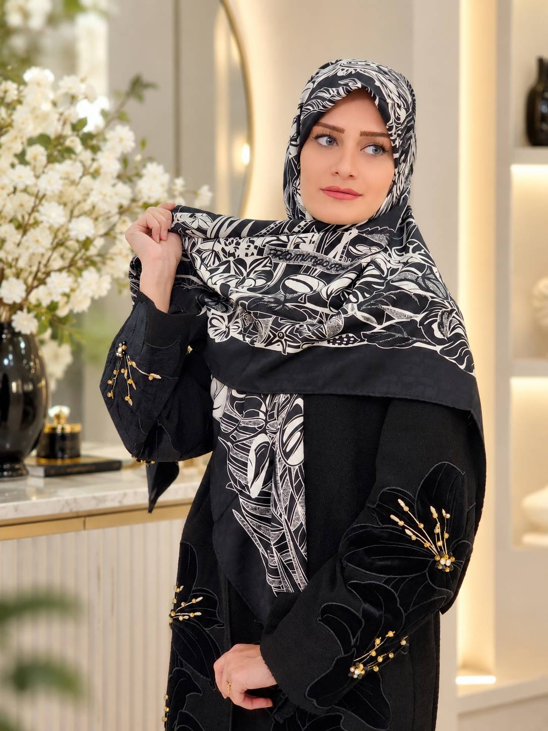 روسری ابریشم ژاکارد وارداتی مشکی سفید دورو سایز ۱۴۰