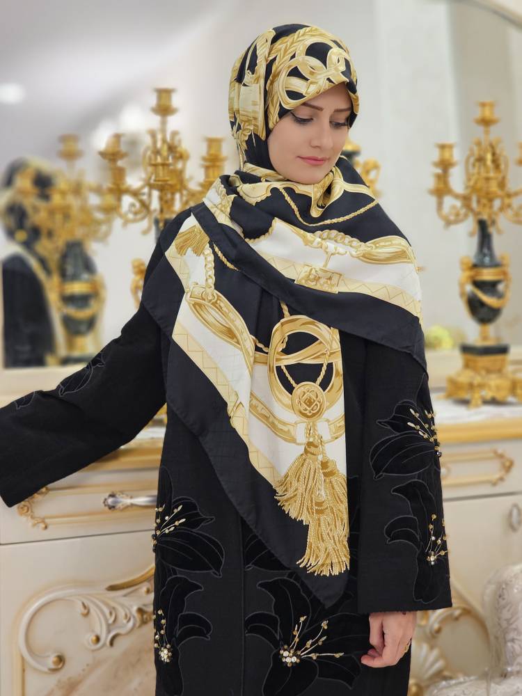 روسری ابریشم ژاکارد مشکی طلایی سفید سایز ۱۴۰