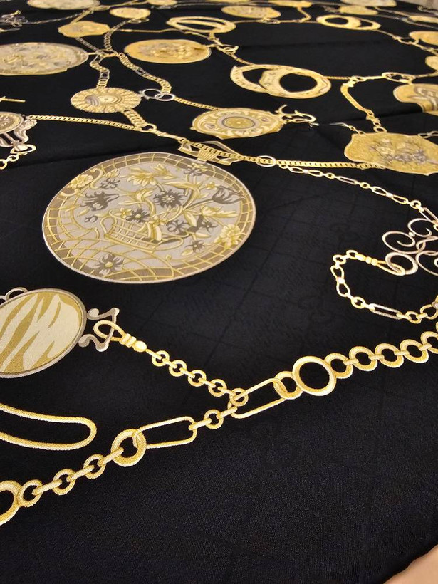 روسری ابریشم ژاکارد وارداتی مشکی طلایی سایز ۱۲۰