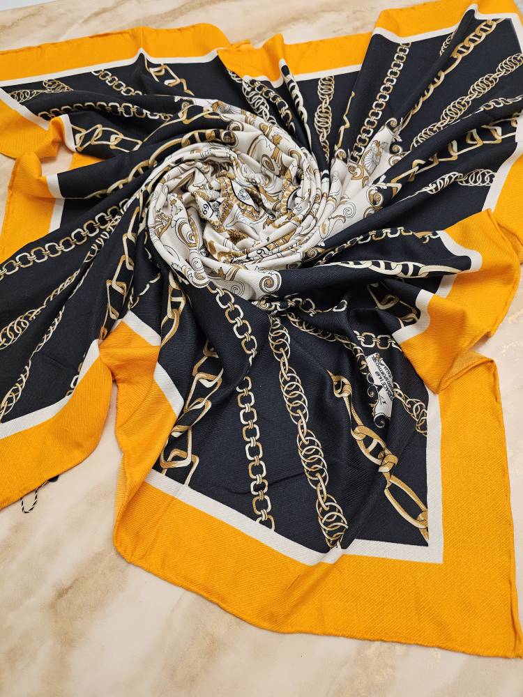 روسری نخی مشکی نارنجی سایز ۱۳۰