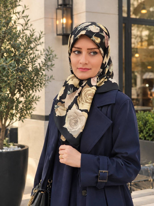 روسری ابریشم کیفیت مستر وارداتی سایز ۹۰ مشکی