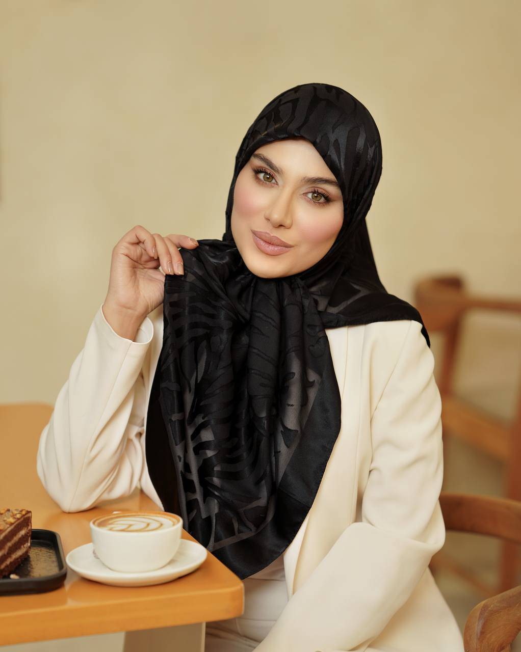 روسری دووره مشکی سایز ۱۱۰
